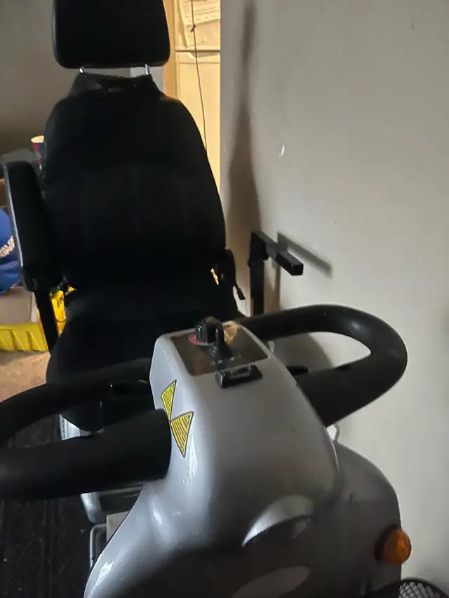 four wheel scooter - Photo 4