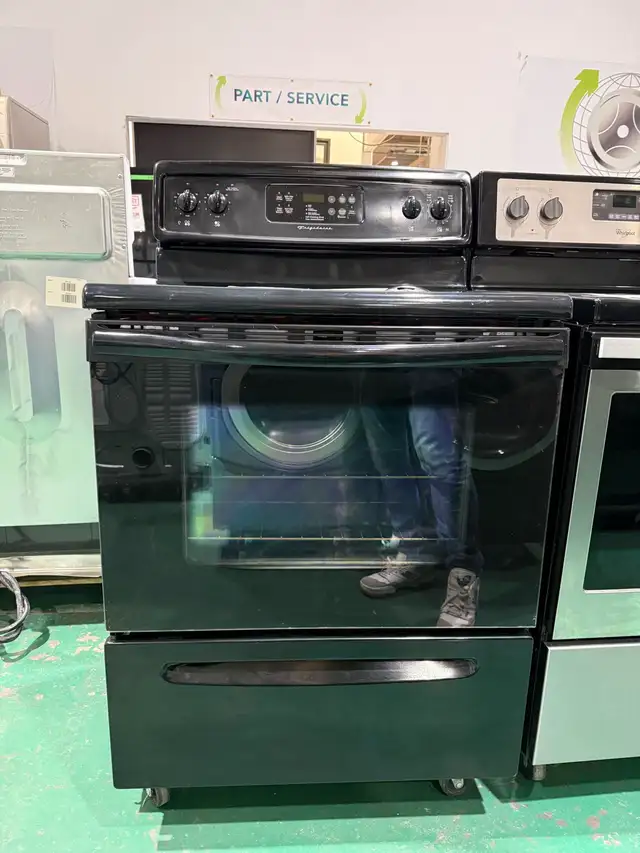 Frigidaire stove - Photo 2