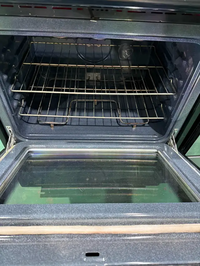 Frigidaire stove - Photo 3