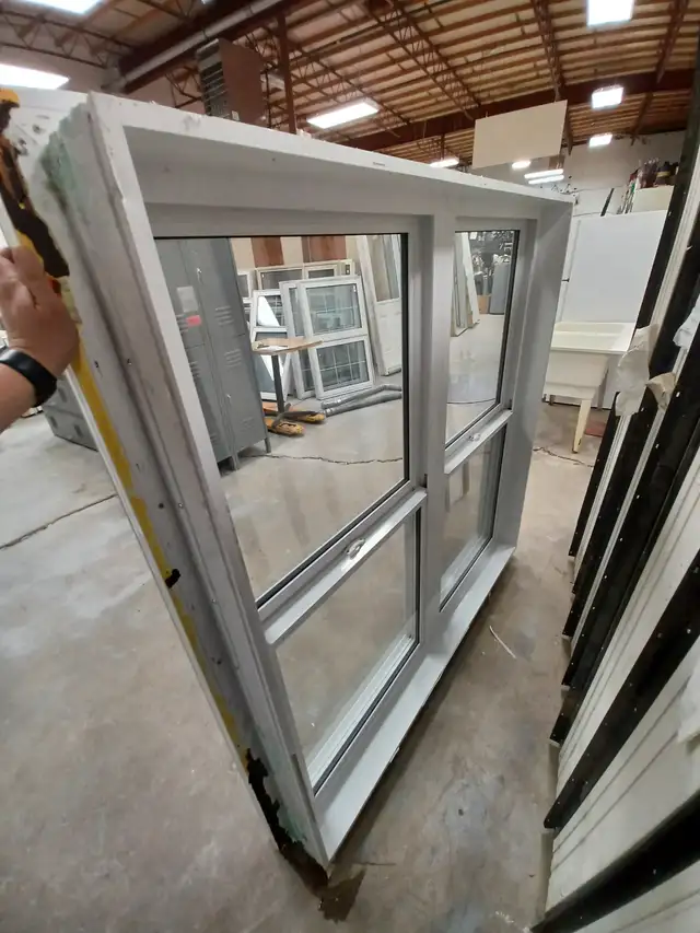 Large Hung Vinyl Window - Photo 2