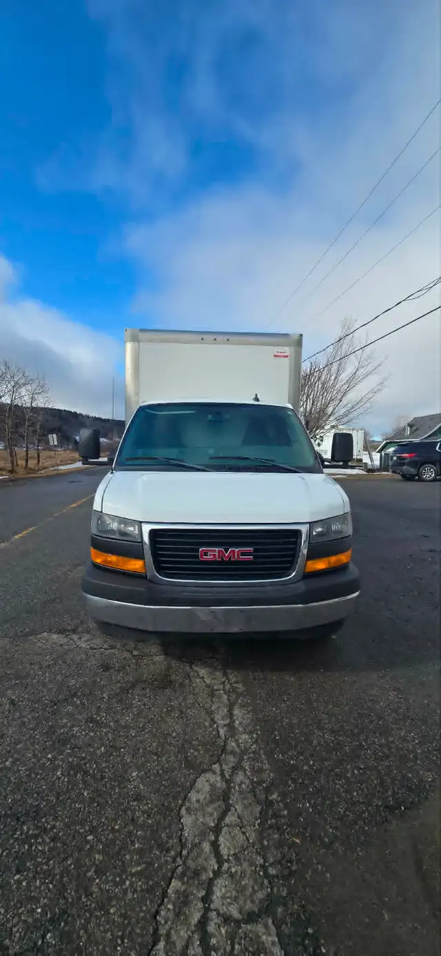 CAMION CUBE 12 PIEDS - Photo 2