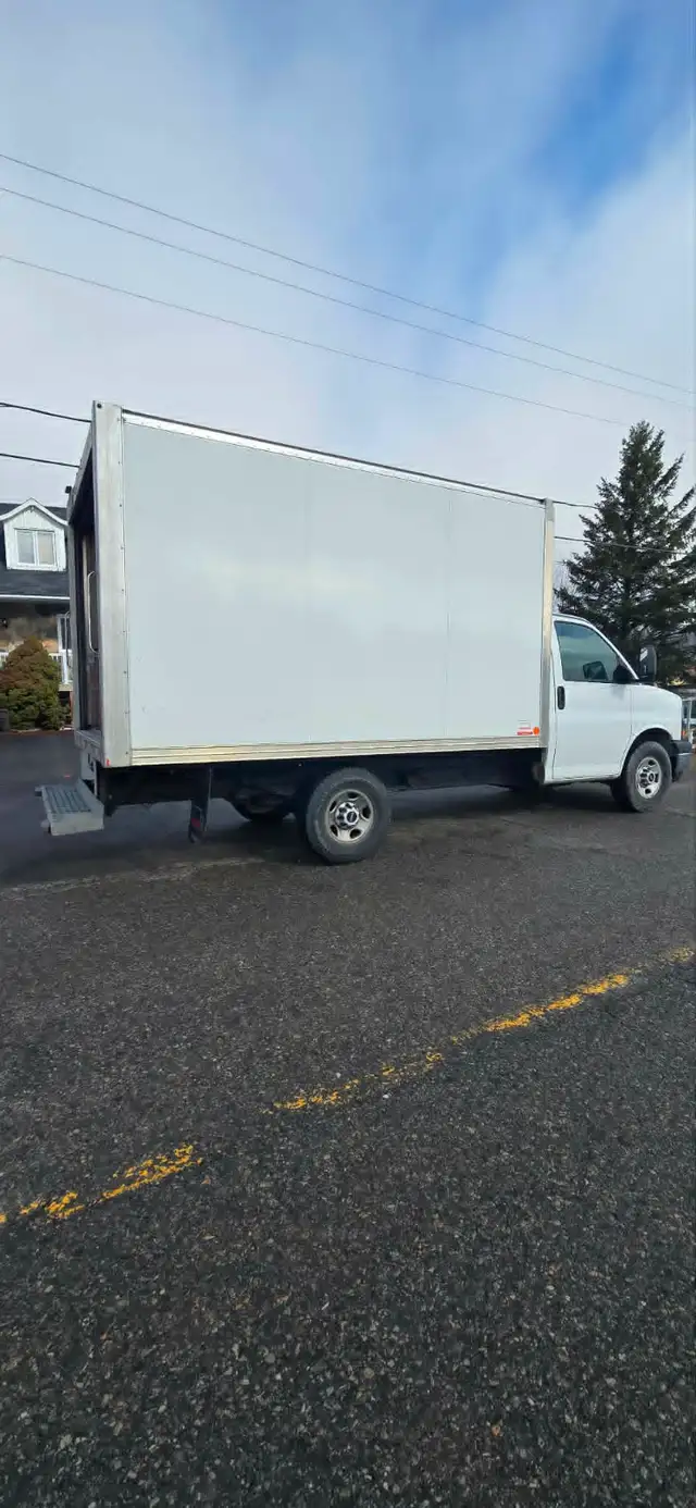 CAMION CUBE 12 PIEDS - Photo 3