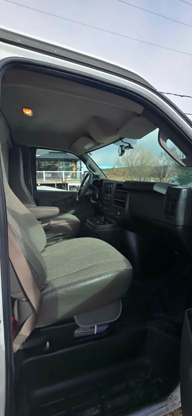 CAMION CUBE 12 PIEDS - Photo 7