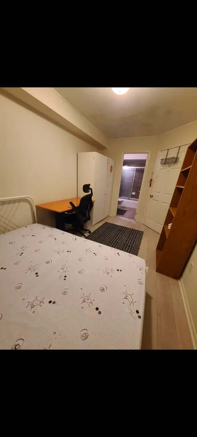 Rooms Minutes walk Finch west subway station,  York U campus - Photo 5