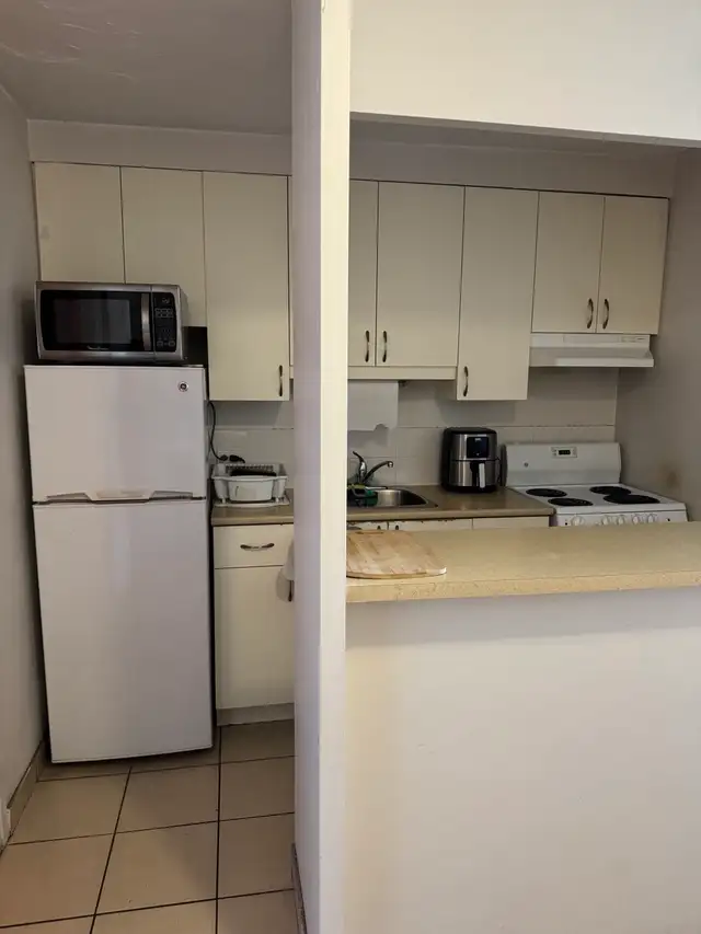 Sublet Studio Apartment Downtown - Photo 8