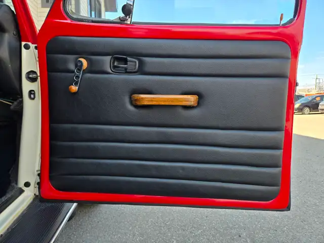 1975 Volkswagen Super Beetle Fully Restored ! Manual ! - Photo 27