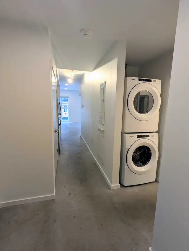 Beautiful 1-Bedroom Available in Unbeatable North End Location - Photo 2