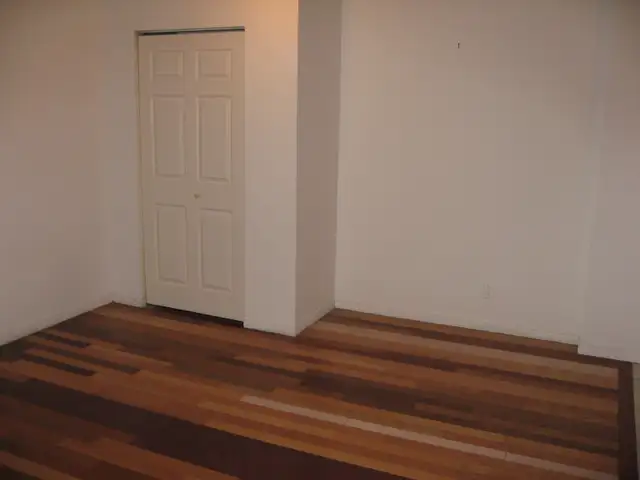 Bach/1Bdrm w/Bonus New Kitchen Bath HardwoodFl@Kennedy/Eglinton - Photo 3