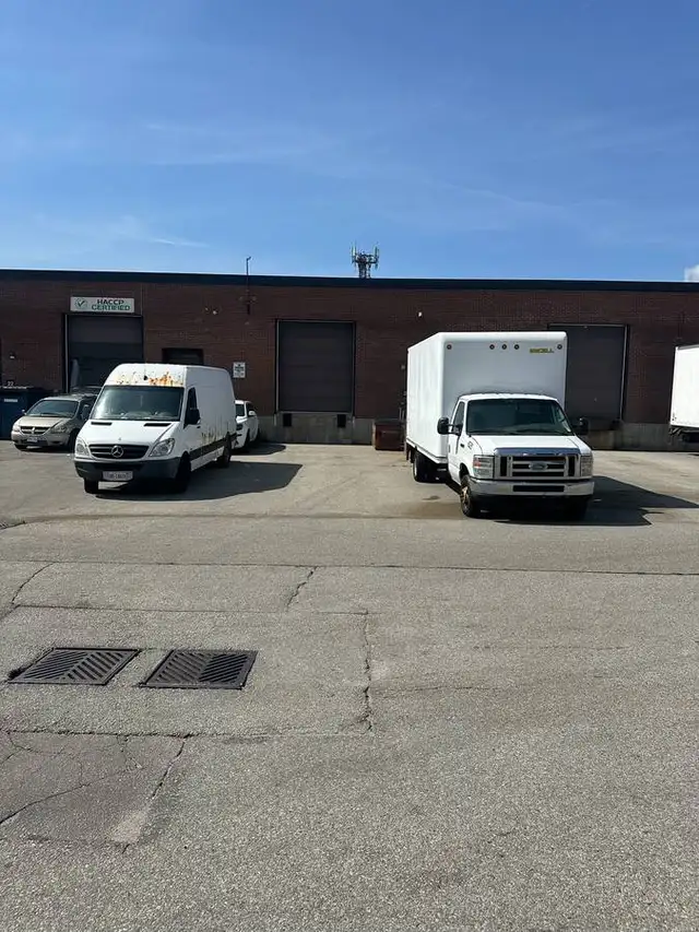 Outdoor Parking Spots For Rent Islington/Queensway - Photo 2