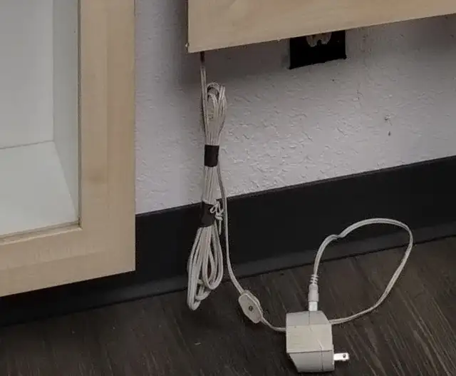 Birch and glass cabinets - Photo 3