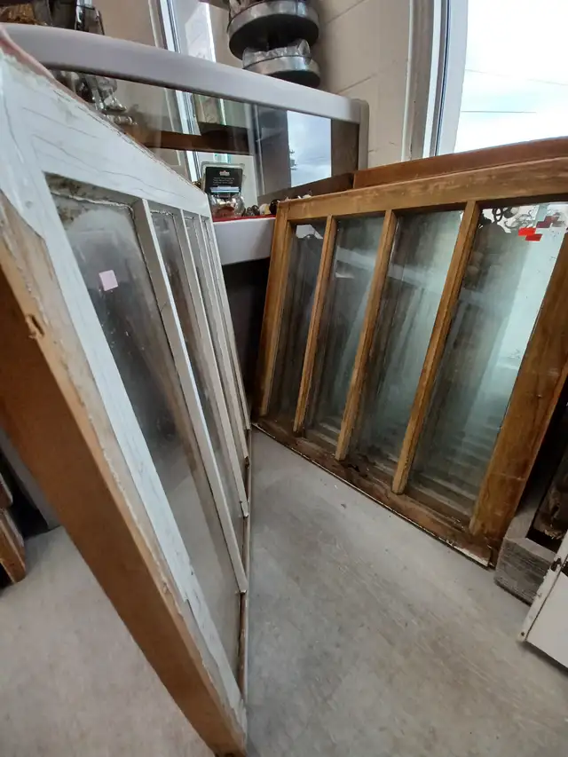 Antique Windows - Photo 2