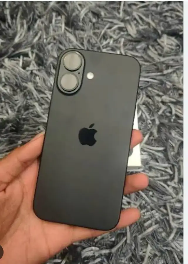 iPhone 16 plus - 400$ works perfectly - Photo 2