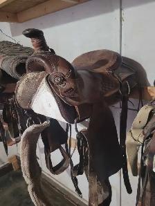 280 Eamor roping saddle for sale!