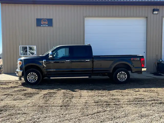 2022 Ford F-250 6.7L Long Box Crew Cab XLT - Photo 3