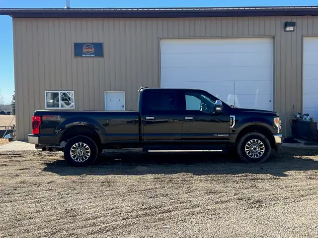 2022 Ford F-250 6.7L Long Box Crew Cab XLT - Photo 4