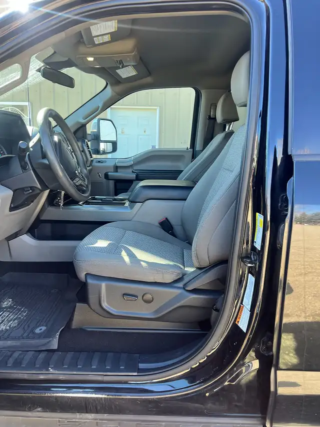 2022 Ford F-250 6.7L Long Box Crew Cab XLT - Photo 6