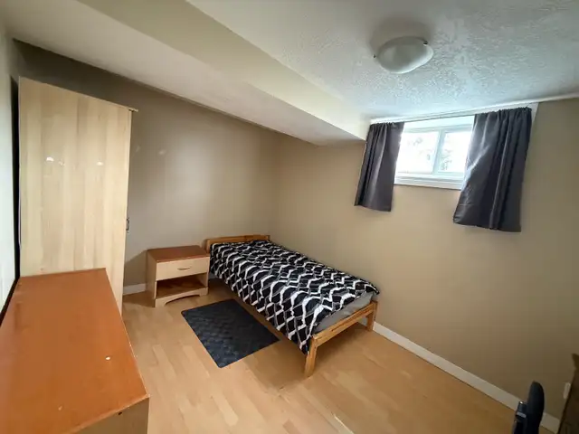 spacious Room for rent in Forest Hieghts - Photo 2