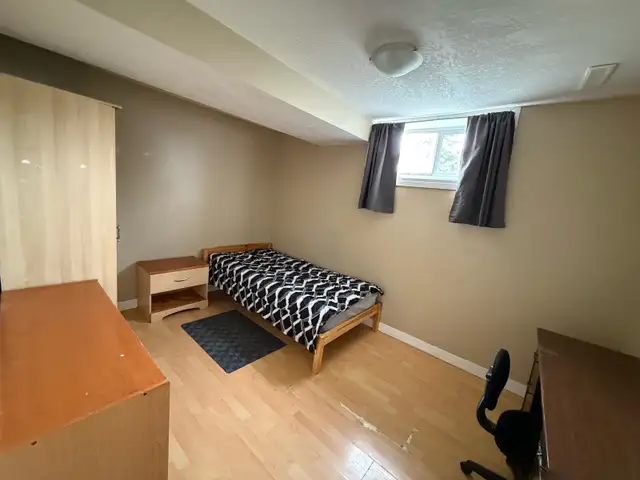 spacious Room for rent in Forest Hieghts - Photo 3