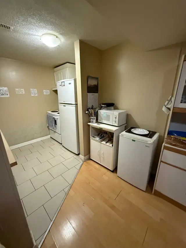 spacious Room for rent in Forest Hieghts - Photo 5