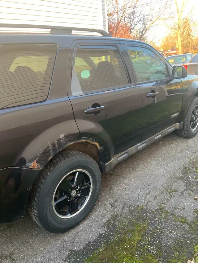 2008 Ford Escape PARTS. NOT ROAD WORTHY - Photo 3