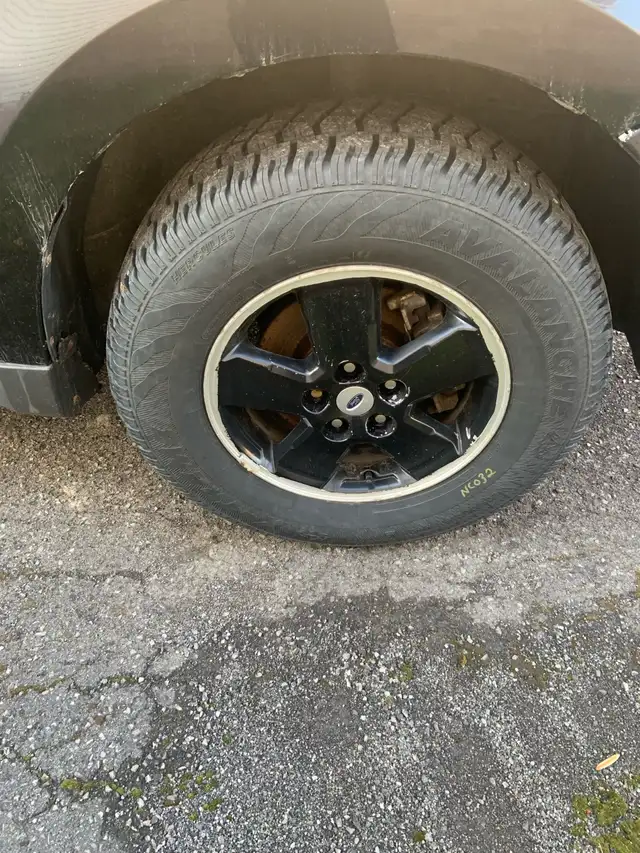 2008 Ford Escape PARTS. NOT ROAD WORTHY - Photo 4