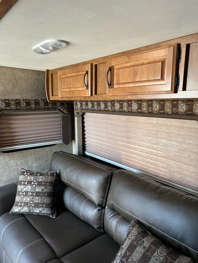Creekside 2017RLS Travel Trailer - Photo 6