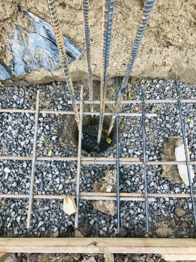 Assistant /helper/gardener/Tools/ Good attitude/Manners Req. - Photo 6