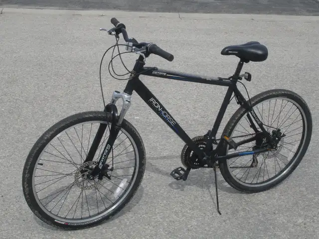 A BEAUTY 26' IRONHORSE ESTATE 21 SPD, DISC BRAKES & SUSPENSION! - Photo 2