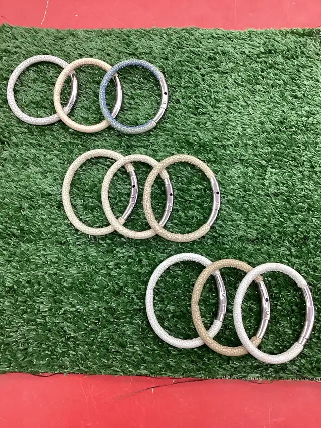 bracelets en tissus et stainless 5$ chacun