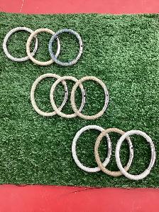 bracelets en tissus et stainless 5$ chacun