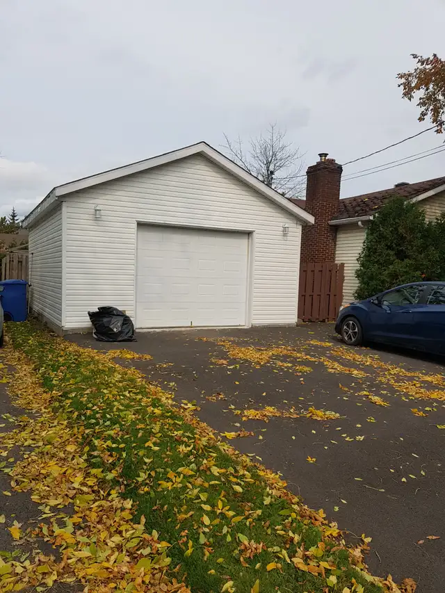 Garage 20 x 24 pour entreposage éléctricité 120\230v inclue