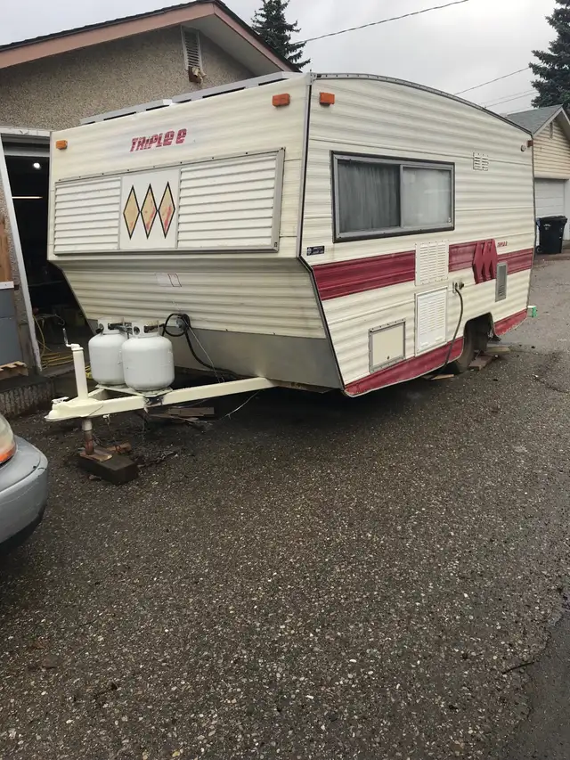 1977 - 16. Foot CAMPER. Trailer