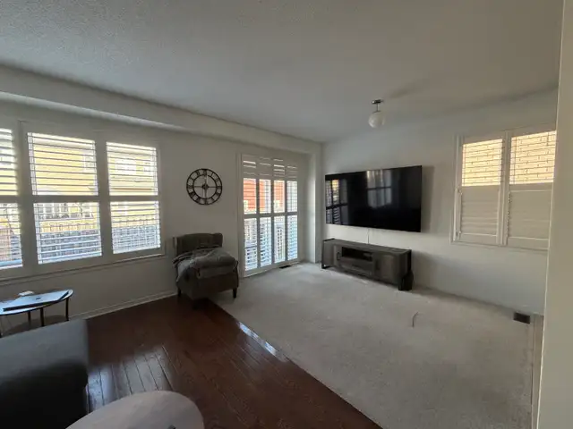 3-Bedroom House For Rent: Markham Rd & Denison St - Photo 3