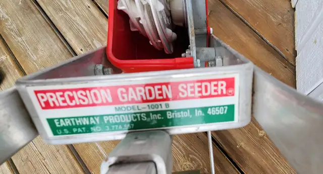 Earthway Precision Garden Seeder - Photo 3