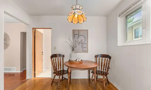 ROOM FOR RENT IN NEWMARKET - LESLIE AND DAVIS - Photo 2