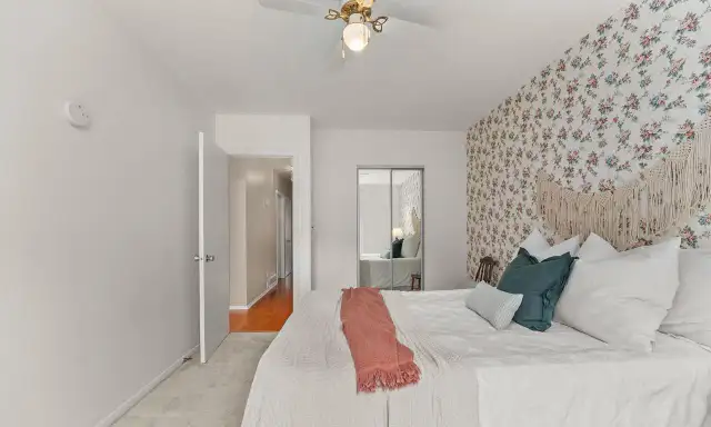 ROOM FOR RENT IN NEWMARKET - LESLIE AND DAVIS - Photo 4