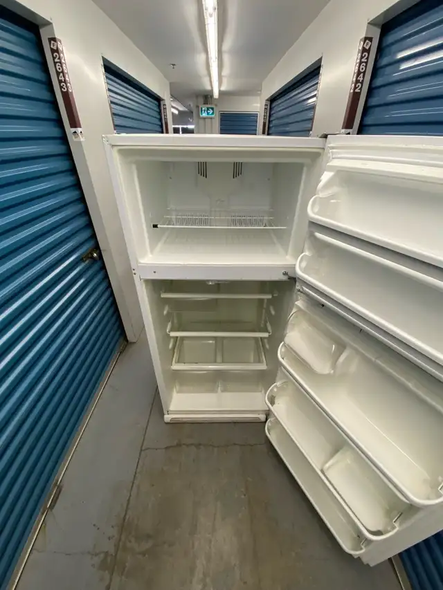 WHITE FRIDGDAIRE TOP FREEZER - Photo 4