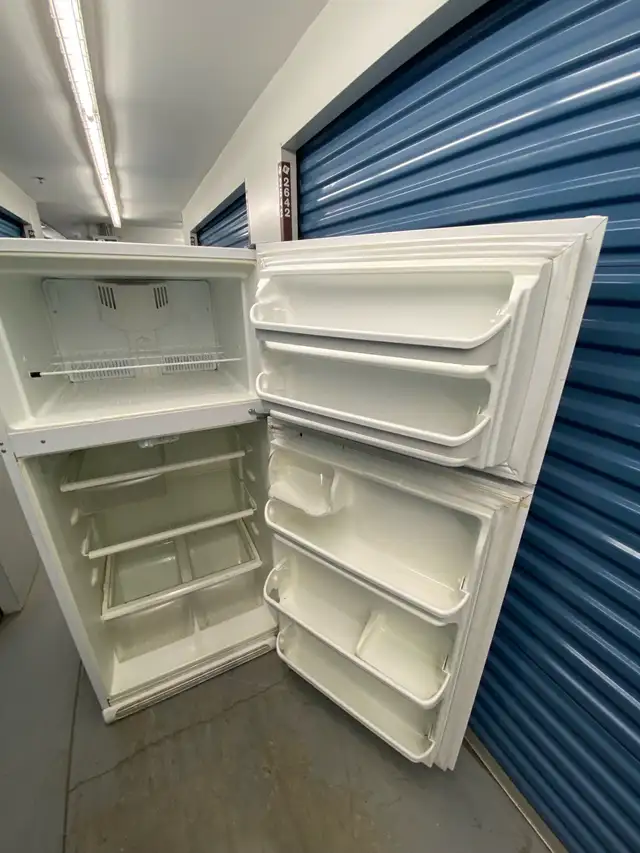 WHITE FRIDGDAIRE TOP FREEZER - Photo 5