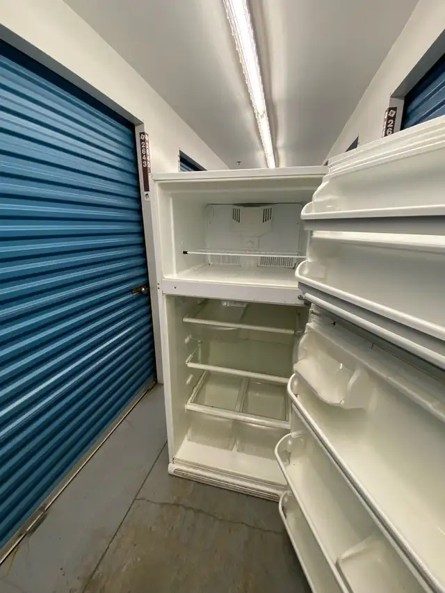 WHITE FRIDGDAIRE TOP FREEZER - Photo 7