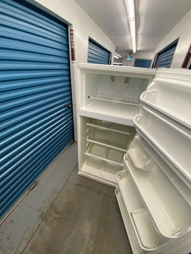 WHITE FRIDGDAIRE TOP FREEZER - Photo 8