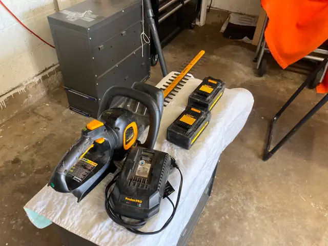 POULAN PRO CORDLESS HEDGE TRIMMER - Photo 2