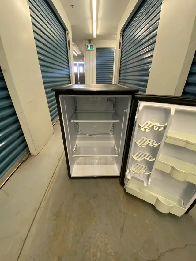 DANBY MINI FRIDGE - Photo 5