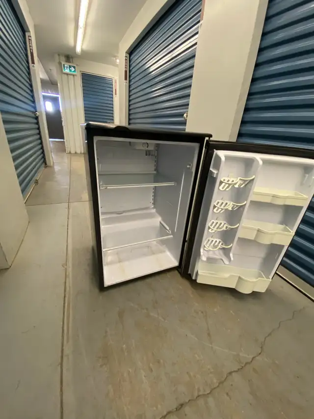 DANBY MINI FRIDGE - Photo 6