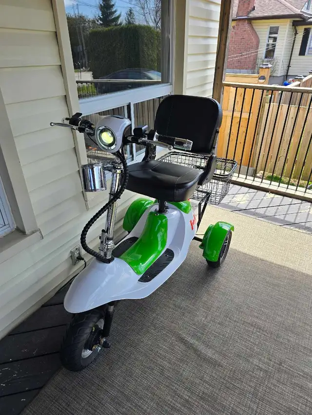 EWheels EW-20 Mobility Scooter – FAST, RELIABLE – $1,000