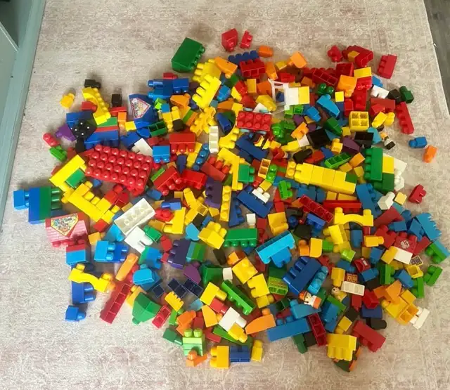 Huge lot of Mega Bloks! - Photo 2
