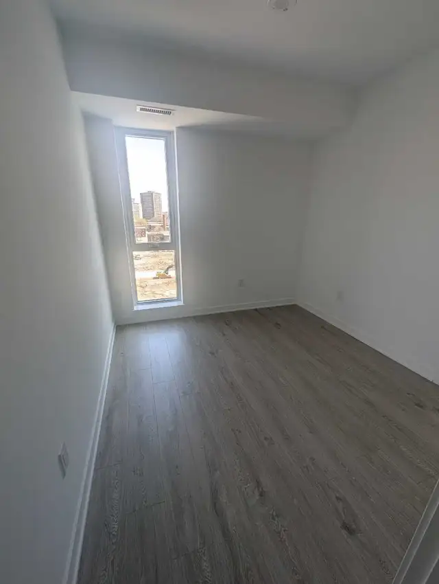 Beautiful Master Bedroom with Private Bath - Photo 7