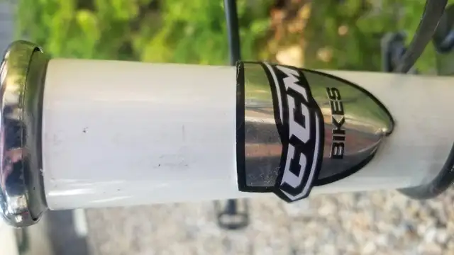 CCM Ladies Girls Aluminum Mountain Bike Like New - Photo 2