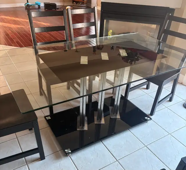 Moving out losts of tables - Photo 2