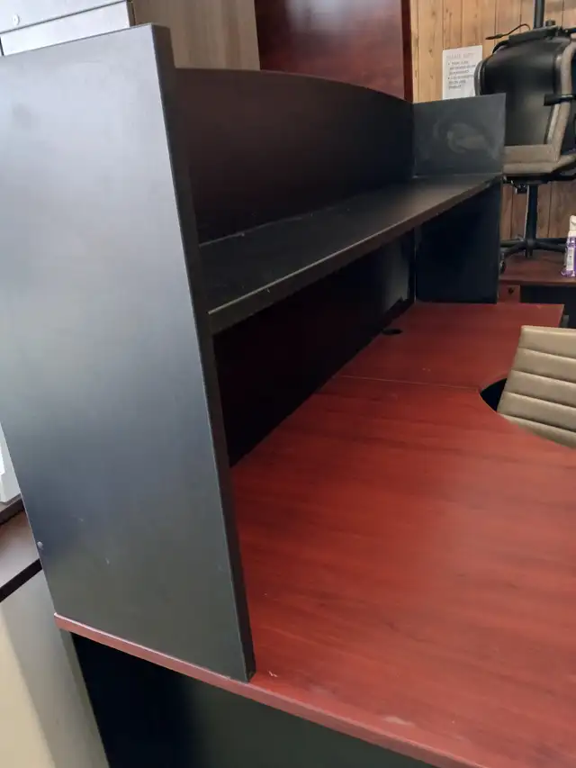 Desks/ Global P-Top/L-Shape stations with Hutch $450/excel condi - Photo 2