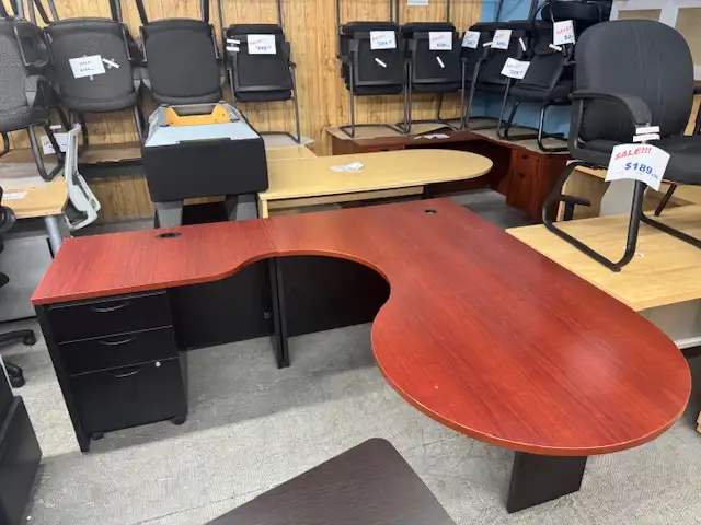 Desks/ Global P-Top/L-Shape stations with Hutch $450/excel condi - Photo 3